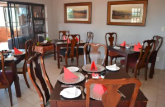Edelweiss Corporate Guest House Hoteles cerca de West End Center
