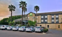 Holiday Inn JOHANNESBURG AIRPORT by IHG - parking
