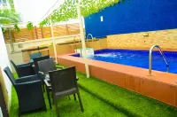 J Gibson Hotel - Pools