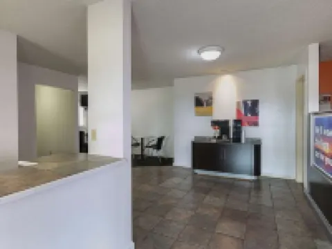 ロードウェイ イン & スイーツ エンタープライズ エンタープライズのホテル