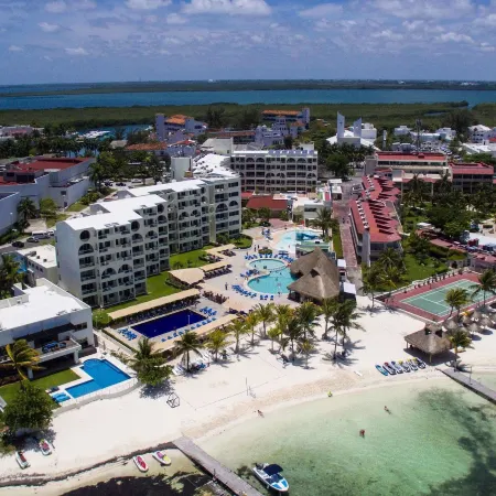 Aquamarina Beach Hotel Cancun Отели рядом с достопримечательностью «Пляж Лангоста»
