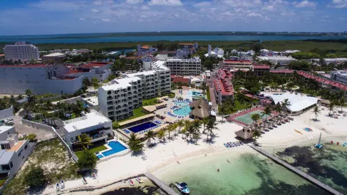 Aquamarina Beach Hotel Cancun