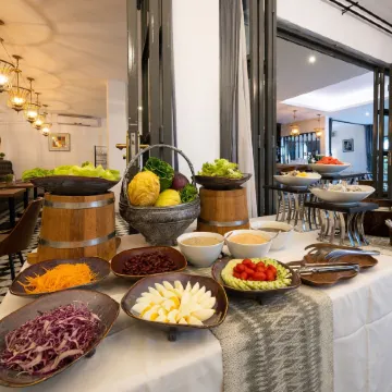 Le Thatluang d'or Boutique Hotel Отели рядом с достопримечательностью «Храмовый комплекс Пха Тхат Луанг»