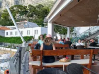 Beach Hotel Hotele w: Drasnice