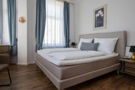 Alt-Emder Bürgerhaus Отели рядом с достопримечательностью «Osaka»