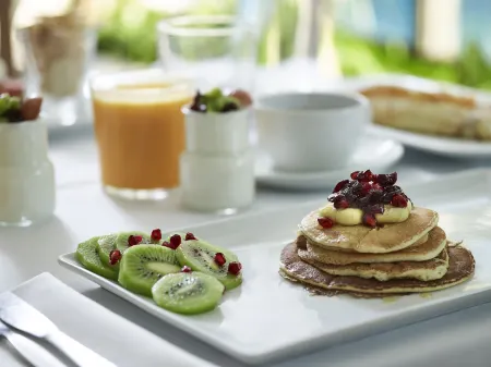 Golden Sun Hotel Отели рядом с достопримечательностью «Paralia Asteria»