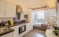 Fox House Studios, Aparthotel