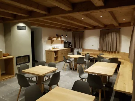 Hotel Vandot Отели в г. Jesenice