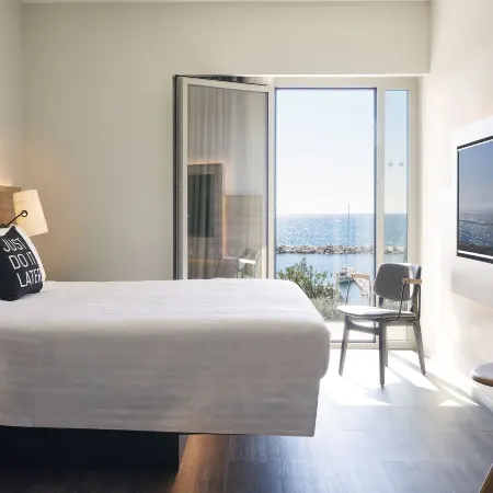 Moxy Patra Marina