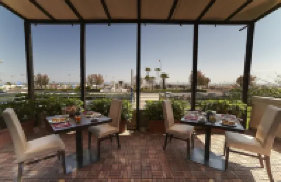 โรงแรมอาลิเซยพาเลซ