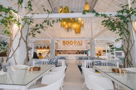 500 Rai Floating Resort Отели рядом с достопримечательностью «Ratchaprapha»