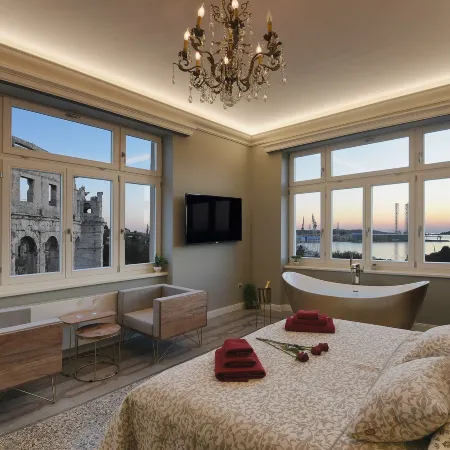 Arena & Seaview Luxurious Residence