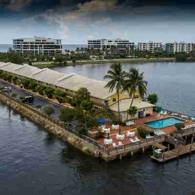 Palm Beach Waterfront Suites Hotel Exterior