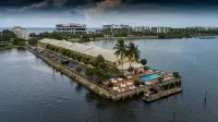 Palm Beach Waterfront Suites - parking