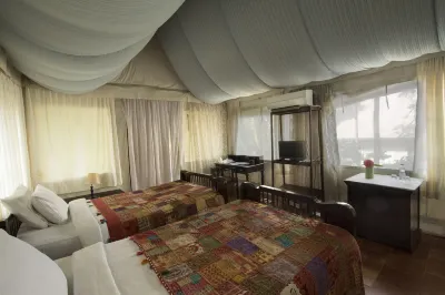 Grassroots Wayanad, Valley-View Tents Hotel a Pinangode