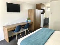 Antonio Mews Motel
