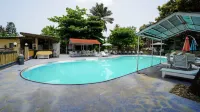 The Family Kingdom Resort - piscina