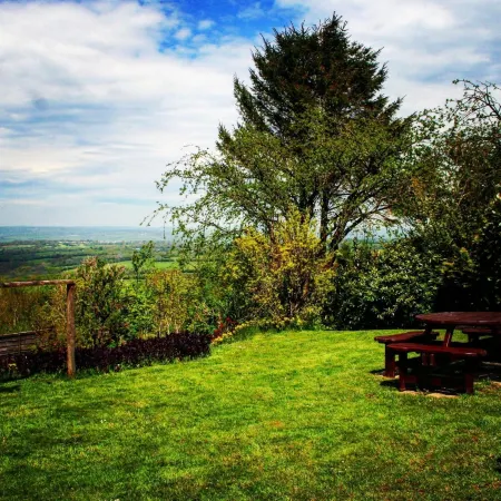Larkhill Tipis and Yurts Отели в г. Лландисал