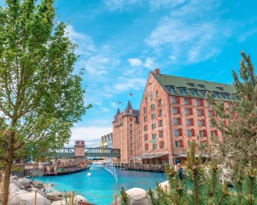 ยูโรปา-พาร์ค เออร์เลบนิส-รีสอร์ต, โรงแรม ครอนาซาร์ โรงแรมในRust