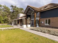 Cozy Bungalow with Two Bathrooms, 3 km from Putten Hotels near Stichting oktober 44 (Gedachtenisruimte ter herinnering aan de Razzia )