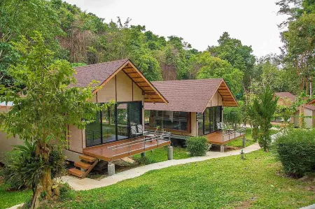 SriLanta Resort and Spa (Recently Renovated) Отели рядом с достопримечательностью «Khlong Chak Waterfall»