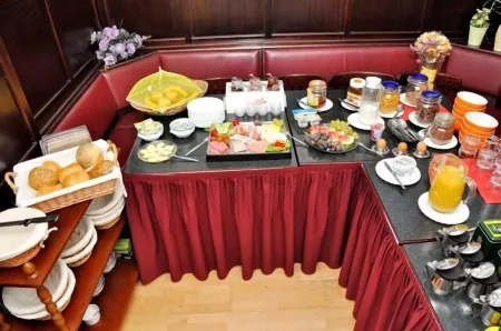 Brocki's Hotel Stadt Hamburg Отели в г. Людвигслуст-Пархим