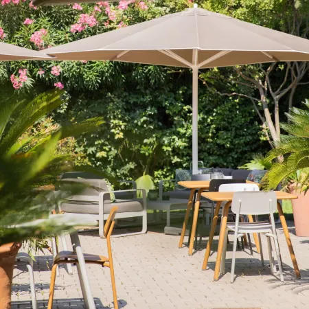 Brit Hotel Confort Nîmes Ouest - A9 Sortie 25