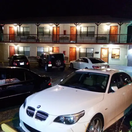 Merida Inn & Suites