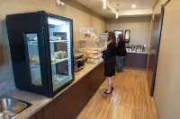 Encore Suites by Service Plus Inns - breakfast