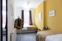 Cosy Home Near Station, Parking, Netflix, Sleeps 5 فنادق في Baginton