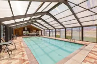 Broken Spur Inn & Steakhouse - Pools