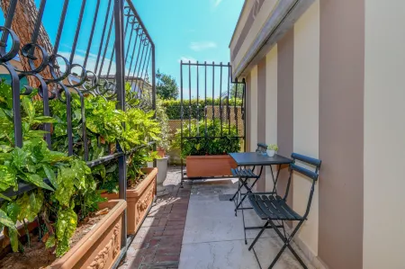 Camere America B&B Отели рядом с достопримечательностью «Archaeological site of Grotte di Catullo»