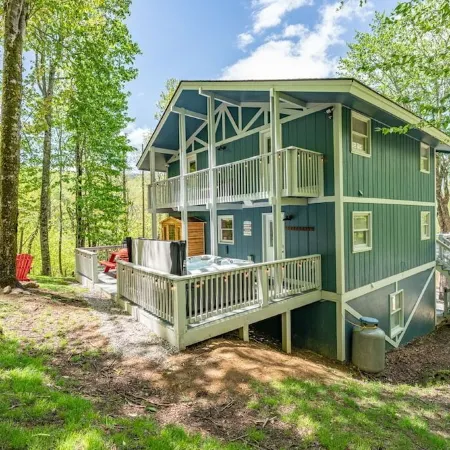Huge House in Amazing Beech Mountain with Game Room, Hot Tub, Sauna, & Fire Pit!