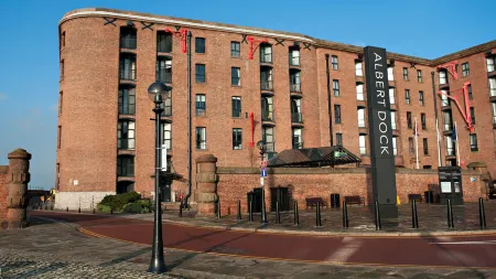 Holiday Inn Express LIVERPOOL - ROYAL ALBERT DOCK by IHG Отели рядом со станцией Pier Head