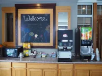 Days Inn by Wyndham Petoskey - breakfast