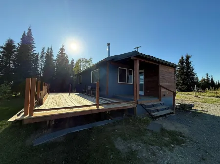 Cozy and private. 6 min drive to Beach with volcanic views.