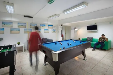 Hostel Bureau Отели рядом с достопримечательностью «Хорватский музей наивного искусства»