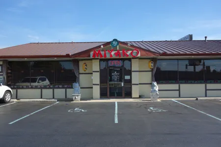 VIP Inn and Suites Отели в г. Лейсис Спринг