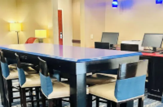 Comfort Inn & Suites Jackson North Hoteles en Municipio de Blackman