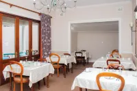 Roseland House Hotels in Berea