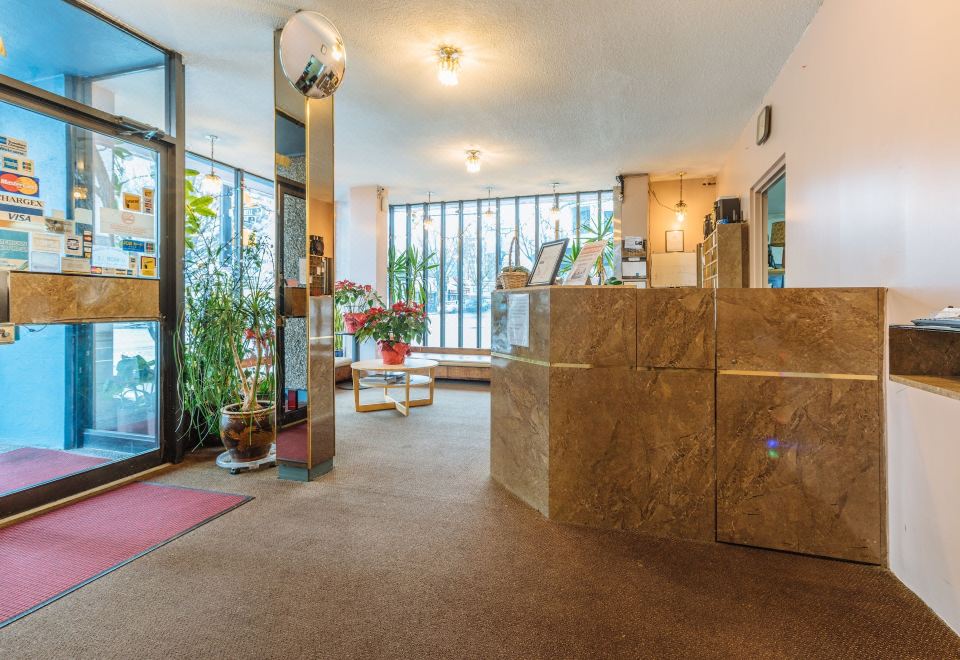 잉글리시 베이 호텔