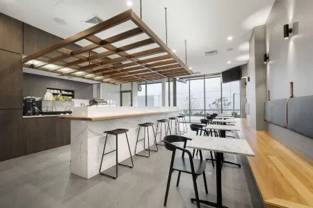 Oaks Toowoomba Hotel Отели рядом с достопримечательностью «St Luke's Anglican Church»