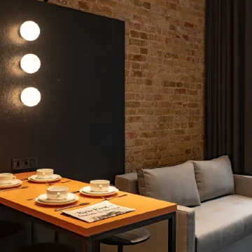 Globe Runner Hotel & Hostel Отели рядом с достопримечательностью «Андреевская церковь»