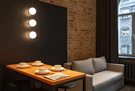 Globe Runner Hotel & Hostel Отели рядом с достопримечательностью «Михайловский Златоверхий монастырь»