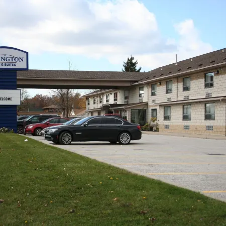 Lexington Inn & Suites-Windsor