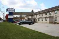 Lexington Inn & Suites-Windsor - ที่มีที่จอดรถ