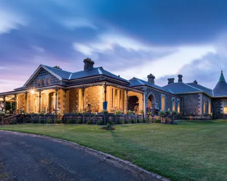 Coragulac House Cottages Hotels in Colac