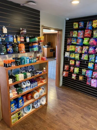 Allen Park Motor Lodge Отели рядом с достопримечательностью «Парк Шампейн»