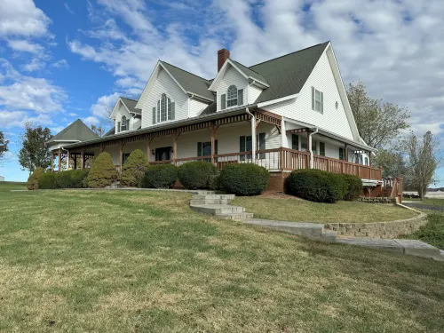 Heritage Homestead Inn Hotels in Van Buren Township