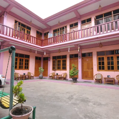 Shwe Nadi Guest House Отели рядом с достопримечательностью «Ньян У»